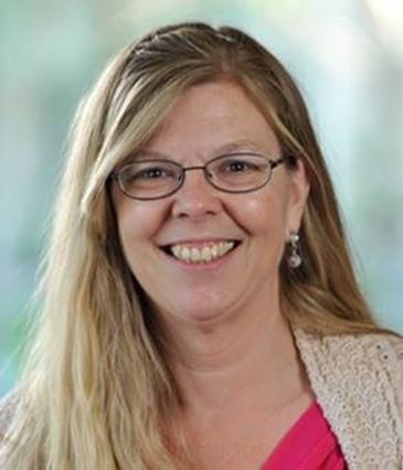 Vicki Lindberg head shot photo